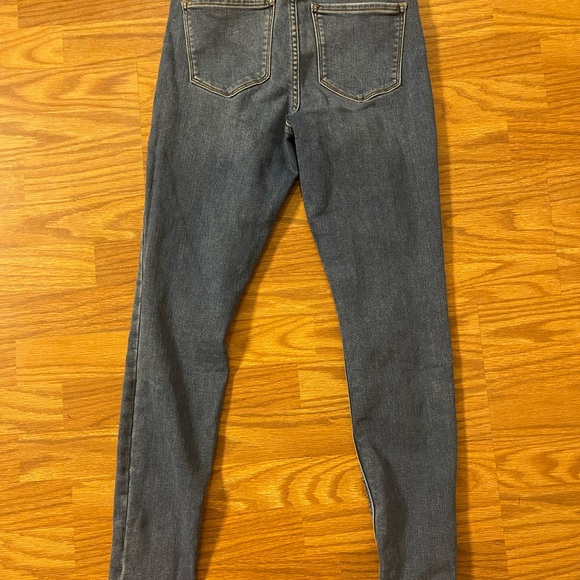 Old Navy Rockstar Super Skinny Jeans - Picture 3 of 3